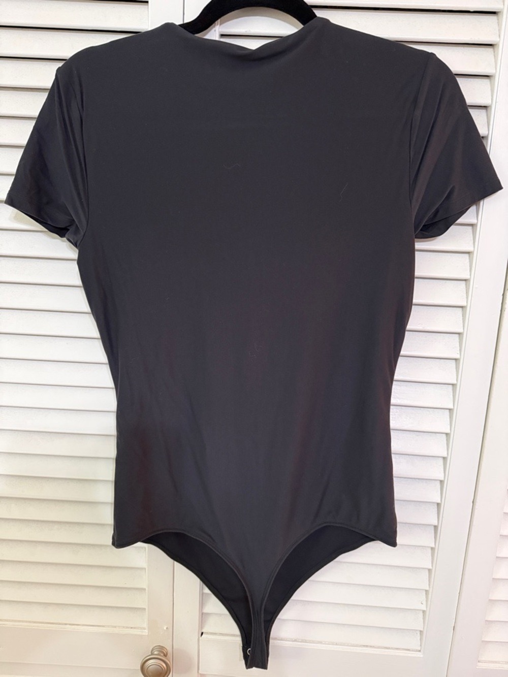 Abercrombie & Fitch Black Short-Sleeve Crewneck Bodysuit - Picture 3 of 5